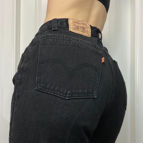 Vintage Black Straight Fit Levi Jeans - Picture 3 of 4